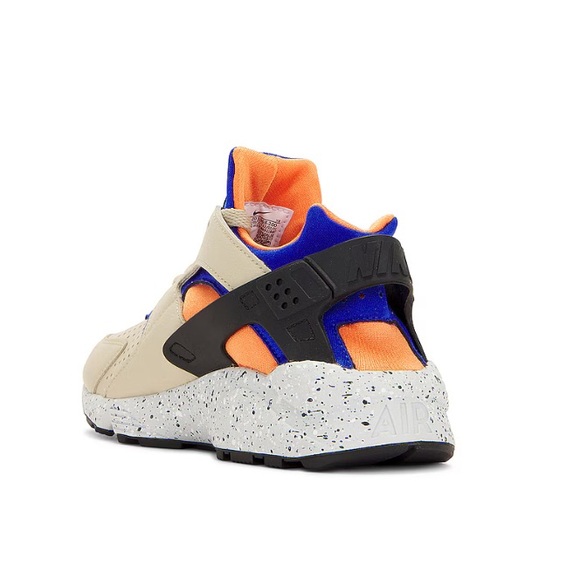 Nike Air Huarache in Rattan, Hyper Royal & Bright Mandarin - Picture 3 of 8